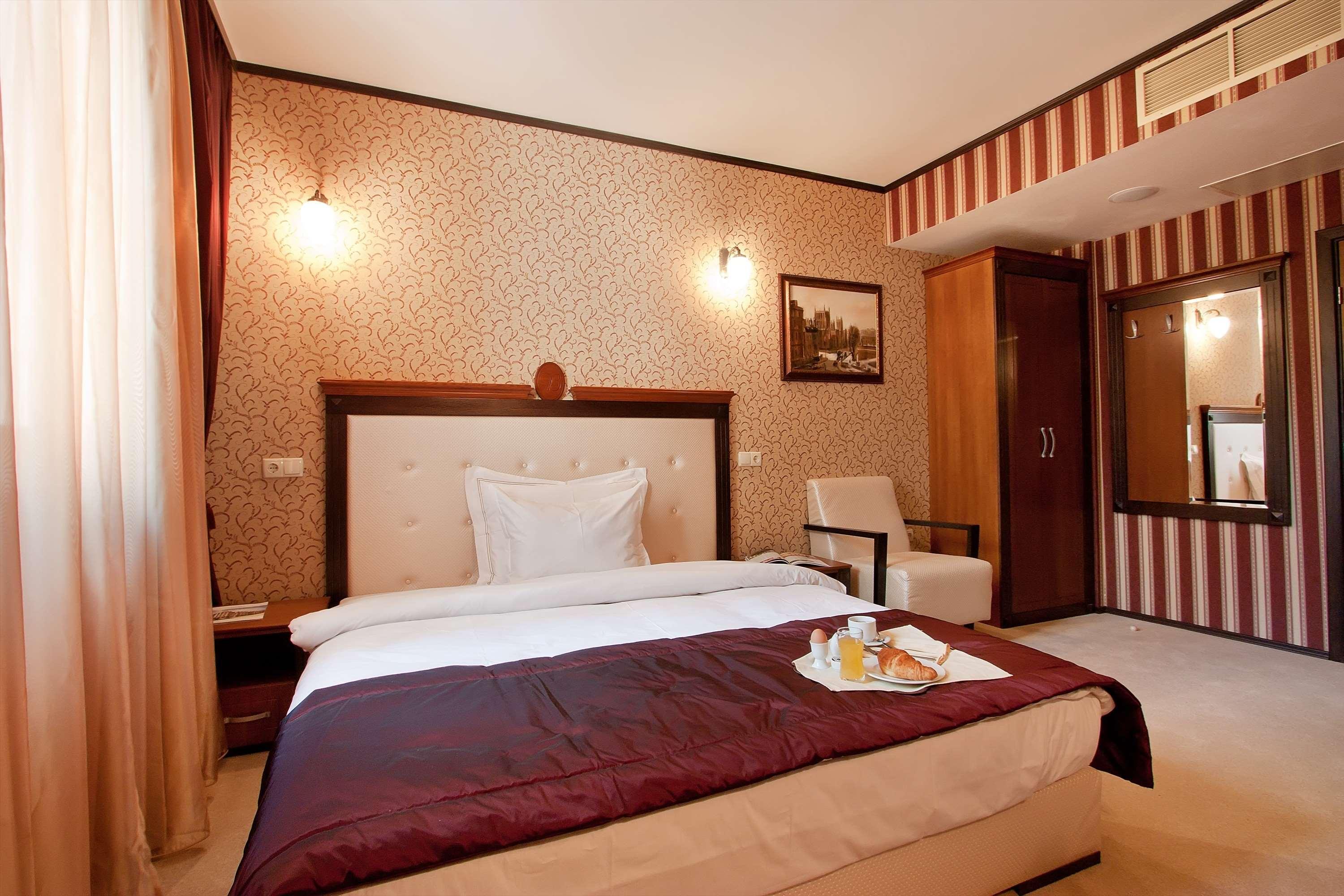 Best Western Plus Bristol Hotel Sofia Bagian luar foto