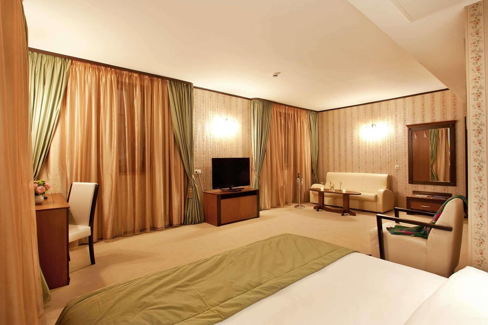 Best Western Plus Bristol Hotel Sofia Bagian luar foto